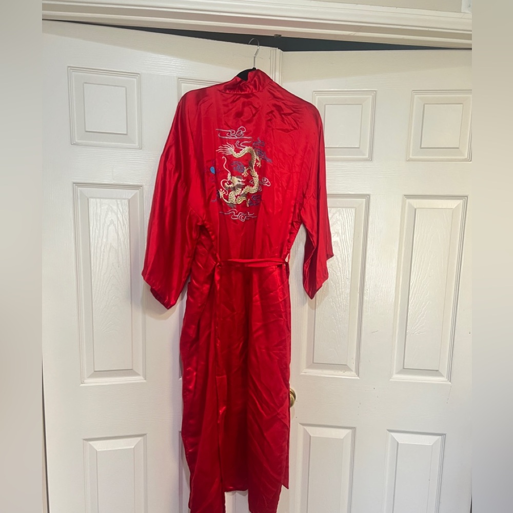 VNTG Silk Red Embroidered Chinese Dragon Robe One Size Flawed Read Description